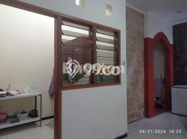 Rumah Siap Disurvey di , Malang, Luas 204m2m² LB 150m2m² Rumah Siap Disurvey di , Malang, Luas 204m2m² LB 150m2m²
