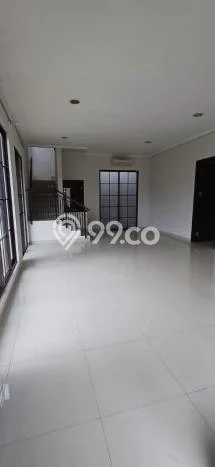 Rumah Mewah LB 160m2 Siap Huni Desain Elegan di Green Lake City, Jakarta Barat Rumah Mewah LB 160m2 Siap Huni Desain Elegan di Green Lake City, Jakarta Barat
