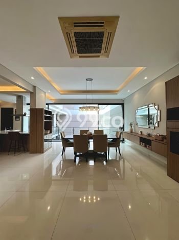 Rumah Luxury Modern Tanpa Renovasi di Sudirman Jakarta Selatan Rumah Luxury Modern Tanpa Renovasi di Sudirman Jakarta Selatan