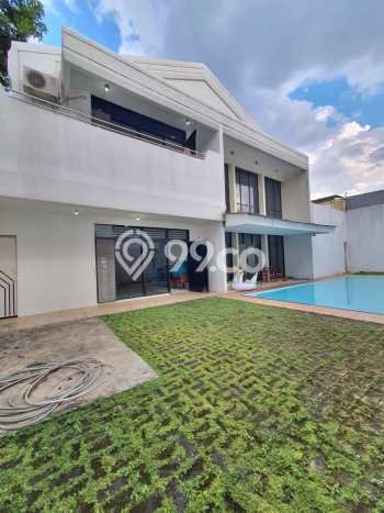 Ready to Use! Luxury House LT 704m2 Desain Elegan di Senopati Ready to Use! Luxury House LT 704m2 Desain Elegan di Senopati