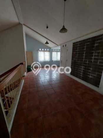 Ready to Use! Luxury House LT 340m2 Desain Modern di Warung Buncit Ready to Use! Luxury House LT 340m2 Desain Modern di Warung Buncit