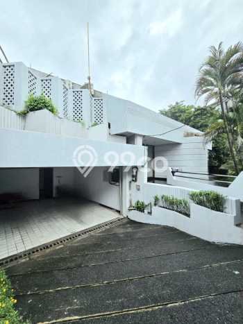 Siap Huni Rumah Mewah 4 Kamar di Kebayoran Baru Dekat ke Mana Pun Siap Huni Rumah Mewah 4 Kamar di Kebayoran Baru Dekat ke Mana Pun