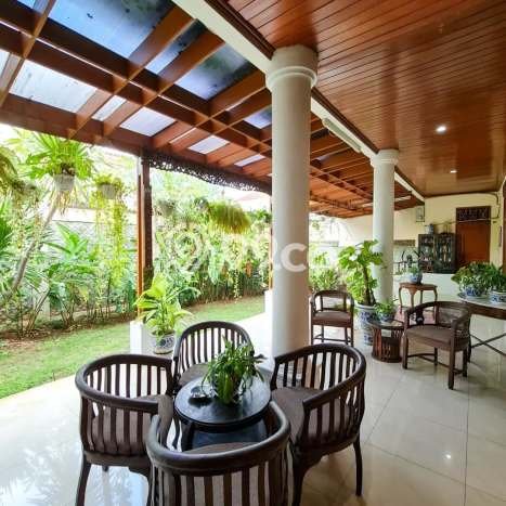 Rumah Elit LB 400m2 Siap Huni Desain Elegan di Kuningan, Jakarta Selatan Rumah Elit LB 400m2 Siap Huni Desain Elegan di Kuningan, Jakarta Selatan