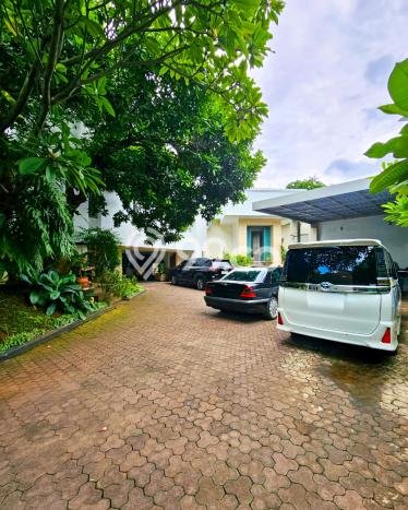 Ready to Use! Luxury House LT 1158m2 Desain Elegan di Kemang Ready to Use! Luxury House LT 1158m2 Desain Elegan di Kemang