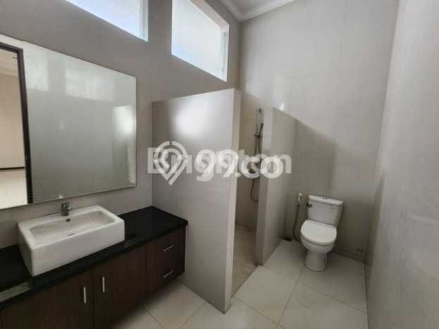 Rumah Strategis di Dieng Tidar, 4 KT, Area Nyaman, LT 471m2m² Bangunan 420m2m² Rumah Strategis di Dieng Tidar, 4 KT, Area Nyaman, LT 471m2m² Bangunan 420m2m²
