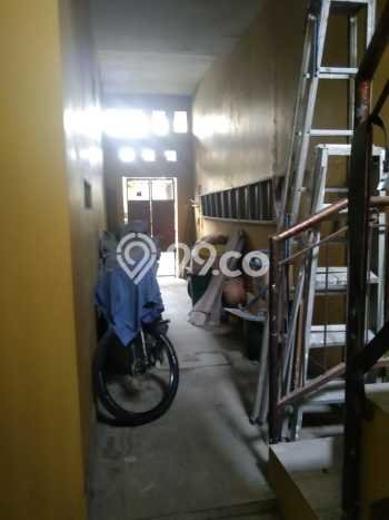 Rumah Mewah LB 360m2 Siap Pakai Desain Elegan di Kebonsari, Surabaya Rumah Mewah LB 360m2 Siap Pakai Desain Elegan di Kebonsari, Surabaya