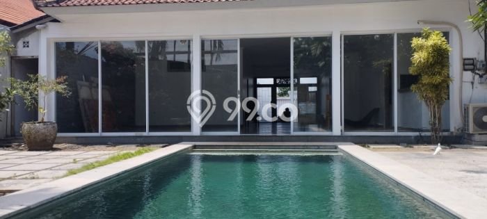 Rumah di Kerobokan, Dekat Pusat Kota, LT 400m² Rumah di Kerobokan, Dekat Pusat Kota, LT 400m²