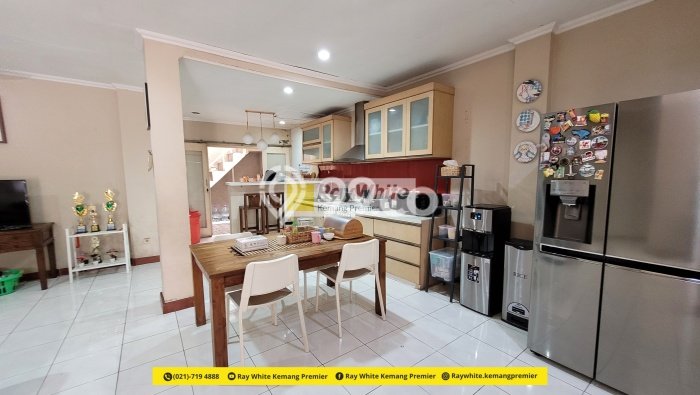 Rumah Elit LB 250m2 Siap Huni Desain Elegan di Duren Tiga, Jakarta Selatan Rumah Elit LB 250m2 Siap Huni Desain Elegan di Duren Tiga, Jakarta Selatan