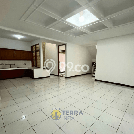 Ready to Use! Premium House LT 220m2 Desain Modern di Surya Sumantri Ready to Use! Premium House LT 220m2 Desain Modern di Surya Sumantri