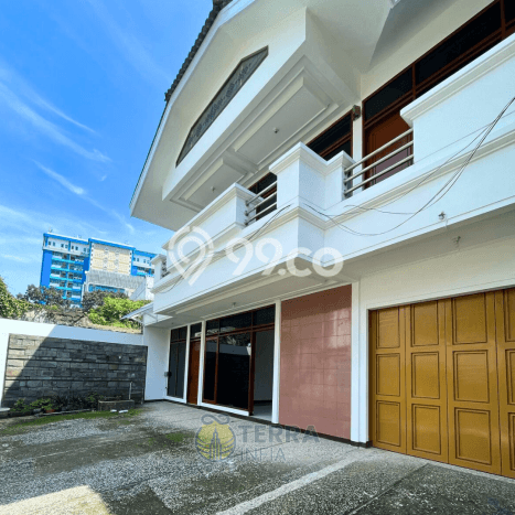 Ready to Use! Premium House LT 220m2 Desain Modern di Surya Sumantri Ready to Use! Premium House LT 220m2 Desain Modern di Surya Sumantri