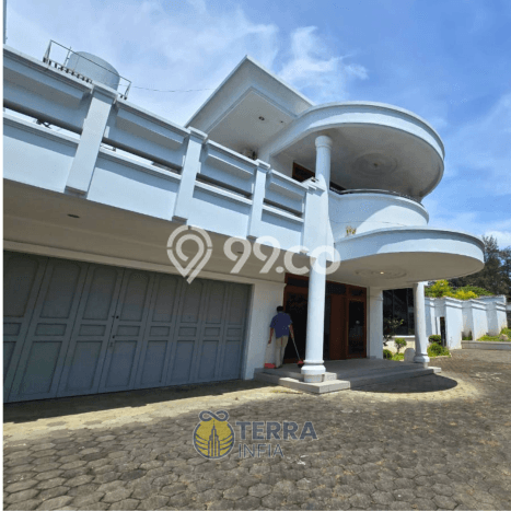 Hunian Modern dengan LT 1000m2 & LB 1000m2 Disewakan di Setiabudi Hunian Modern dengan LT 1000m2 & LB 1000m2 Disewakan di Setiabudi