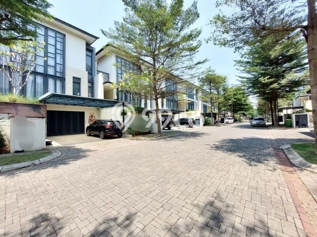 Jual Rumah Luas Megah Dengan View Eksklusif di BSD, Tangerang Jual Rumah Luas Megah Dengan View Eksklusif di BSD, Tangerang