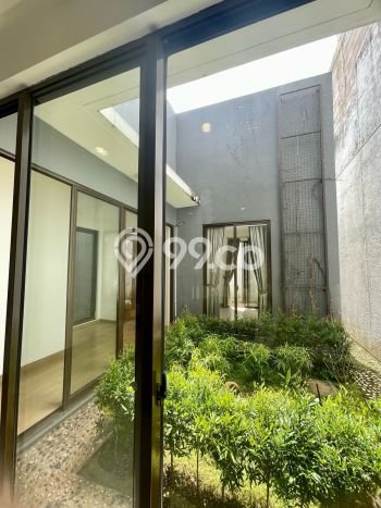 Rumah LT 169m² Newly Renovated di Lokasi Prestisius BSD De Park, Tangerang Rumah LT 169m² Newly Renovated di Lokasi Prestisius BSD De Park, Tangerang