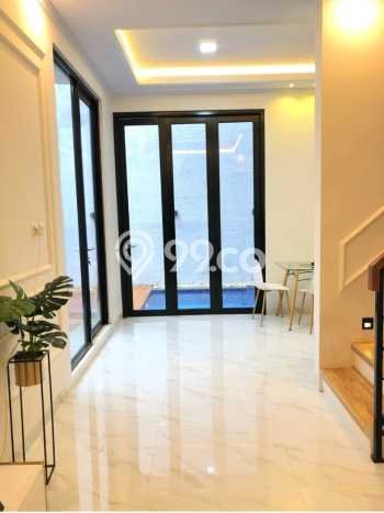 Rumah Strategis Modern Lb 180m2 di Jagakarsa, Jakarta Selatan Rumah Strategis Modern Lb 180m2 di Jagakarsa, Jakarta Selatan