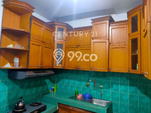 Lokasi strategis! Rumah siap pakai disewakan di Johar Baru LB 160m2 Lokasi strategis! Rumah siap pakai disewakan di Johar Baru LB 160m2