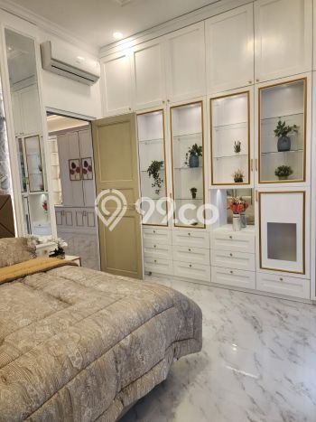 Rumah Elit Modern Tanpa Renovasi di Pondok Indah Jakarta Selatan Rumah Elit Modern Tanpa Renovasi di Pondok Indah Jakarta Selatan