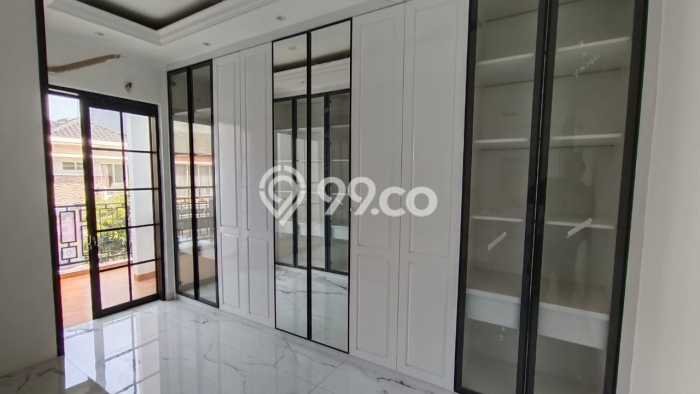 Siap Huni Rumah Mewah 5 Kamar di Cengkareng Dekat ke Mana Pun Siap Huni Rumah Mewah 5 Kamar di Cengkareng Dekat ke Mana Pun