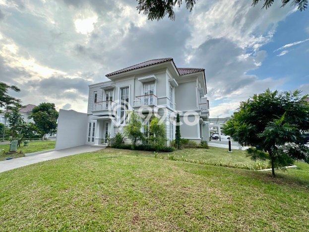 Rumah Elit Modern Tanpa Renovasi di Gading Serpong Tangerang Rumah Elit Modern Tanpa Renovasi di Gading Serpong Tangerang