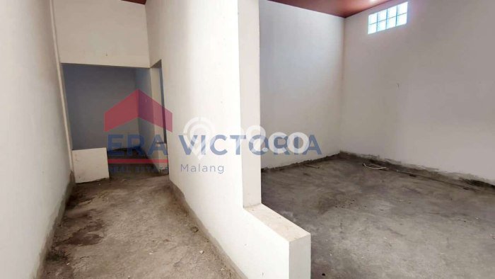 Dijual Kost di Pakis, Malang, 35 KT, 35 KM, Luas 1850m2 Dijual Kost di Pakis, Malang, 35 KT, 35 KM, Luas 1850m2