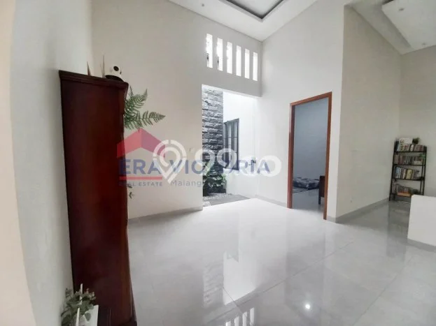 Rumah Modern Minimalis 4 Kamar Siap Huni di Blimbing Rumah Modern Minimalis 4 Kamar Siap Huni di Blimbing