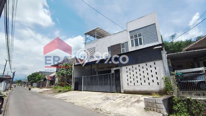 Dijual Kost di Pakis, Malang, 35 KT, 35 KM, Luas 1850m2 Dijual Kost di Pakis, Malang, 35 KT, 35 KM, Luas 1850m2