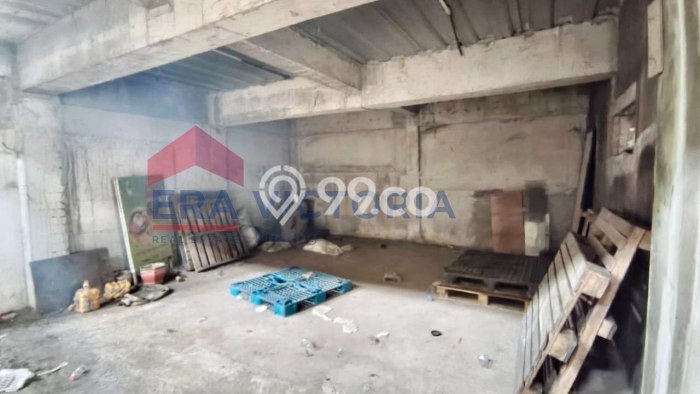 Dijual Kost di Pakis, Malang, 35 KT, 35 KM, Luas 1850m2 Dijual Kost di Pakis, Malang, 35 KT, 35 KM, Luas 1850m2