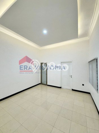 Lokasi strategis! Rumah siap huni disewakan di Lowokwaru LB 180m2 Lokasi strategis! Rumah siap huni disewakan di Lowokwaru LB 180m2