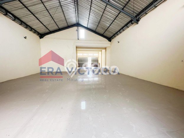 Ruko Kawasan Pakis, Luas 180m², Akses Utama, Siap Operasional Ruko Kawasan Pakis, Luas 180m², Akses Utama, Siap Operasional