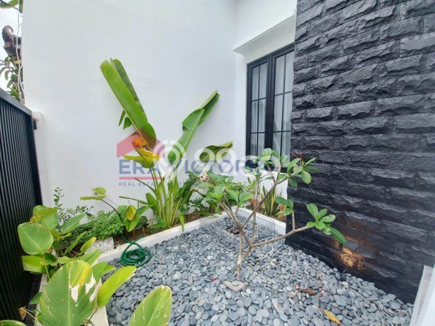 Rumah Modern Minimalis 4 Kamar Siap Huni di Blimbing Rumah Modern Minimalis 4 Kamar Siap Huni di Blimbing