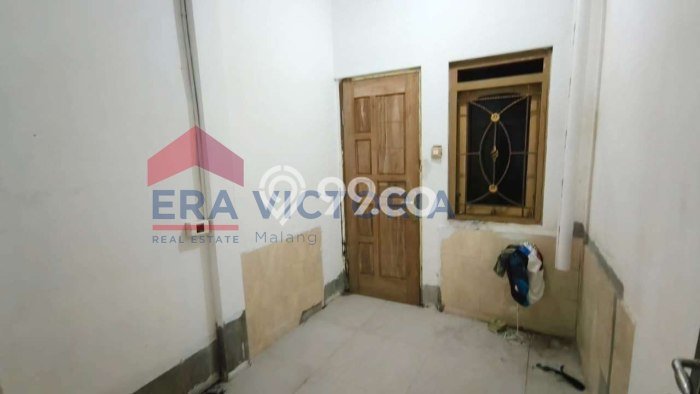 Dijual Kost di Pakis, Malang, 35 KT, 35 KM, Luas 1850m2 Dijual Kost di Pakis, Malang, 35 KT, 35 KM, Luas 1850m2