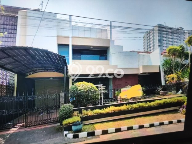 Rumah Premium LT 313m2m² / LB 249m2m² di Kompleks Perumahan Dieng, Malang Rumah Premium LT 313m2m² / LB 249m2m² di Kompleks Perumahan Dieng, Malang