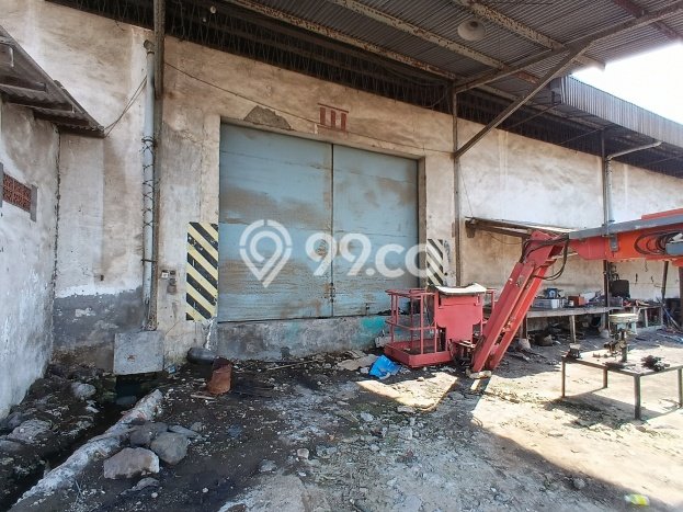 Gudang Disewa di Surabaya dengan LB 3250m2 Area Komersial Ramai Gudang Disewa di Surabaya dengan LB 3250m2 Area Komersial Ramai
