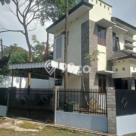 Dijual Rumah 3 Kamar Lokasi Ideal Bagus dan Strategis di Kiaracondong Dijual Rumah 3 Kamar Lokasi Ideal Bagus dan Strategis di Kiaracondong