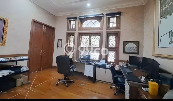 Rumah Mewah LB 400m2 Siap Huni Desain Elegan di Burangrang, Bandung Rumah Mewah LB 400m2 Siap Huni Desain Elegan di Burangrang, Bandung