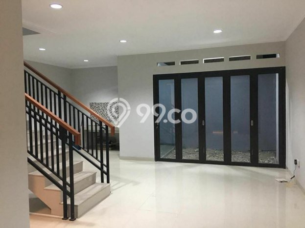 PROPERTI UNGGULAN! Rumah Premium area Buah Batu, LT 121m2m² Bangunan 150m2m² PROPERTI UNGGULAN! Rumah Premium area Buah Batu, LT 121m2m² Bangunan 150m2m²