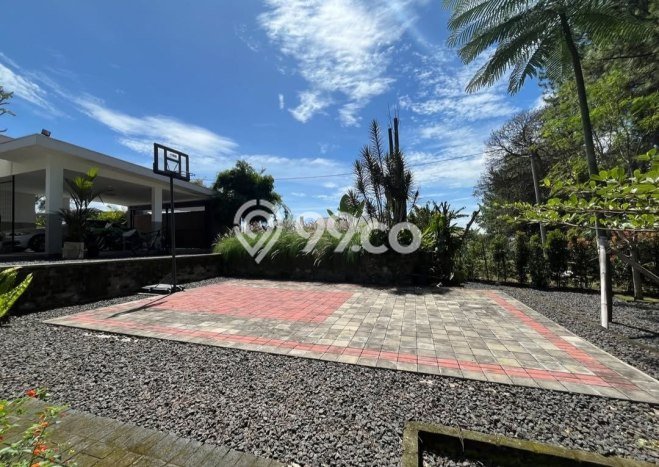 Ready to Use! Premium House LT 700m2 Desain Modern di Setiabudi Ready to Use! Premium House LT 700m2 Desain Modern di Setiabudi