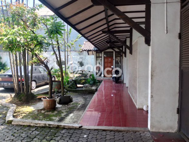 Rumah Elit LB 400m2 Siap Huni Desain Elegan di Buah Batu, Bandung Rumah Elit LB 400m2 Siap Huni Desain Elegan di Buah Batu, Bandung