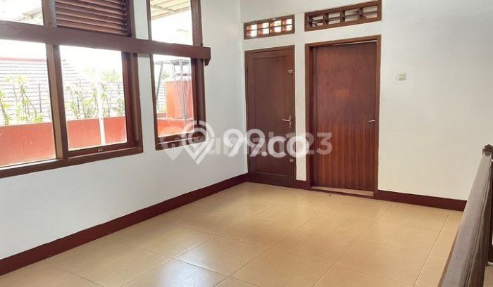 Rumah Mewah LB 350m2 Siap Pakai Desain Elegan di Buah Batu, Bandung Rumah Mewah LB 350m2 Siap Pakai Desain Elegan di Buah Batu, Bandung