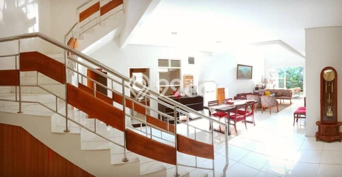 Dijual Rumah Luas Elegan Dengan View Cantik di Dago, Bandung Dijual Rumah Luas Elegan Dengan View Cantik di Dago, Bandung