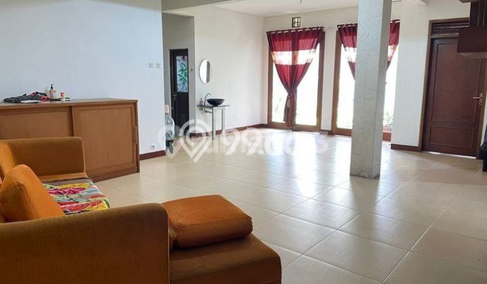 Rumah Mewah LB 350m2 Siap Pakai Desain Elegan di Buah Batu, Bandung Rumah Mewah LB 350m2 Siap Pakai Desain Elegan di Buah Batu, Bandung