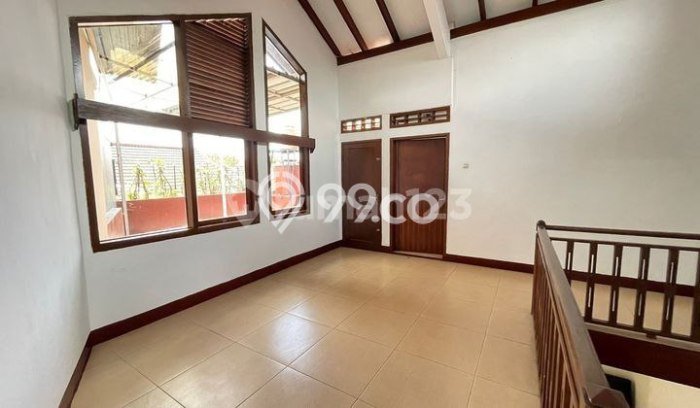 Rumah Mewah LB 350m2 Siap Pakai Desain Elegan di Buah Batu, Bandung Rumah Mewah LB 350m2 Siap Pakai Desain Elegan di Buah Batu, Bandung