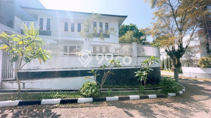 Hunian Elit LB 400m2 Siap Pakai Desain Elegan di Setiabudi, Bandung Hunian Elit LB 400m2 Siap Pakai Desain Elegan di Setiabudi, Bandung