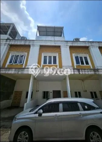 Ruko Disewa di Medan dengan LB 166m2 Area Komersial Ramai Ruko Disewa di Medan dengan LB 166m2 Area Komersial Ramai
