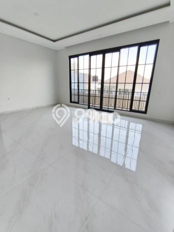 Rumah di Wiyung, Surabaya, Luas 330m2m² LB 400m2m² Rumah di Wiyung, Surabaya, Luas 330m2m² LB 400m2m²