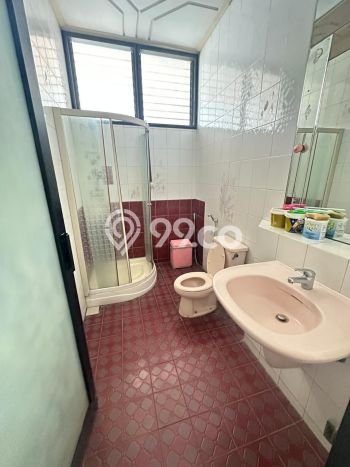 Rumah Lokasi Strategis kawasan Sukomanunggal, Surabaya, LT 600m2m² LB 430m2m² Rumah Lokasi Strategis kawasan Sukomanunggal, Surabaya, LT 600m2m² LB 430m2m²