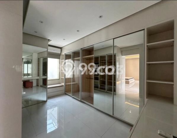 Rumah Mewah LB 800m2 Siap Huni Desain Elegan di Citraland, Surabaya Rumah Mewah LB 800m2 Siap Huni Desain Elegan di Citraland, Surabaya