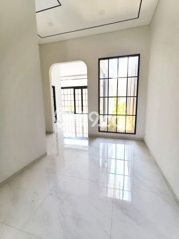 Rumah di Wiyung, Surabaya, Luas 330m2m² LB 400m2m² Rumah di Wiyung, Surabaya, Luas 330m2m² LB 400m2m²