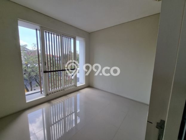 Rumah Elit Modern Tanpa Renovasi di Citraland Surabaya Rumah Elit Modern Tanpa Renovasi di Citraland Surabaya