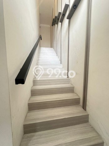 Hunian Mewah LB 244m2 Siap Huni Desain Elegan di Pakuwon Indah, Surabaya Hunian Mewah LB 244m2 Siap Huni Desain Elegan di Pakuwon Indah, Surabaya