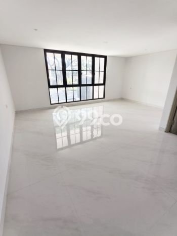 Rumah di Wiyung, Surabaya, Luas 330m2m² LB 400m2m² Rumah di Wiyung, Surabaya, Luas 330m2m² LB 400m2m²